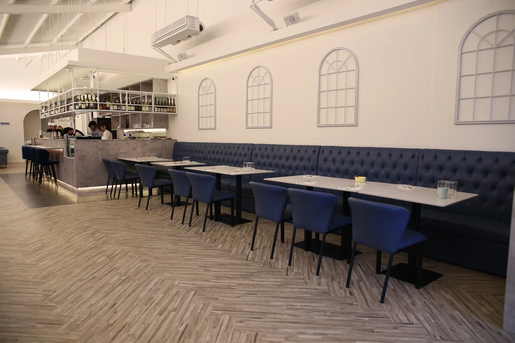MaoKing 貓王經典餐廳龍富店用餐空間